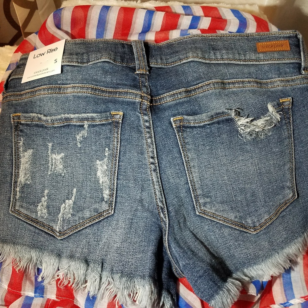 NWT Distressed Jean Shorts w/Frayed Edge - Picture 6 of 6